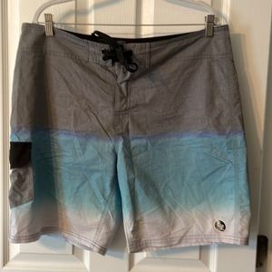Men’s shorts/bathing suit hombre colors size 36 like new